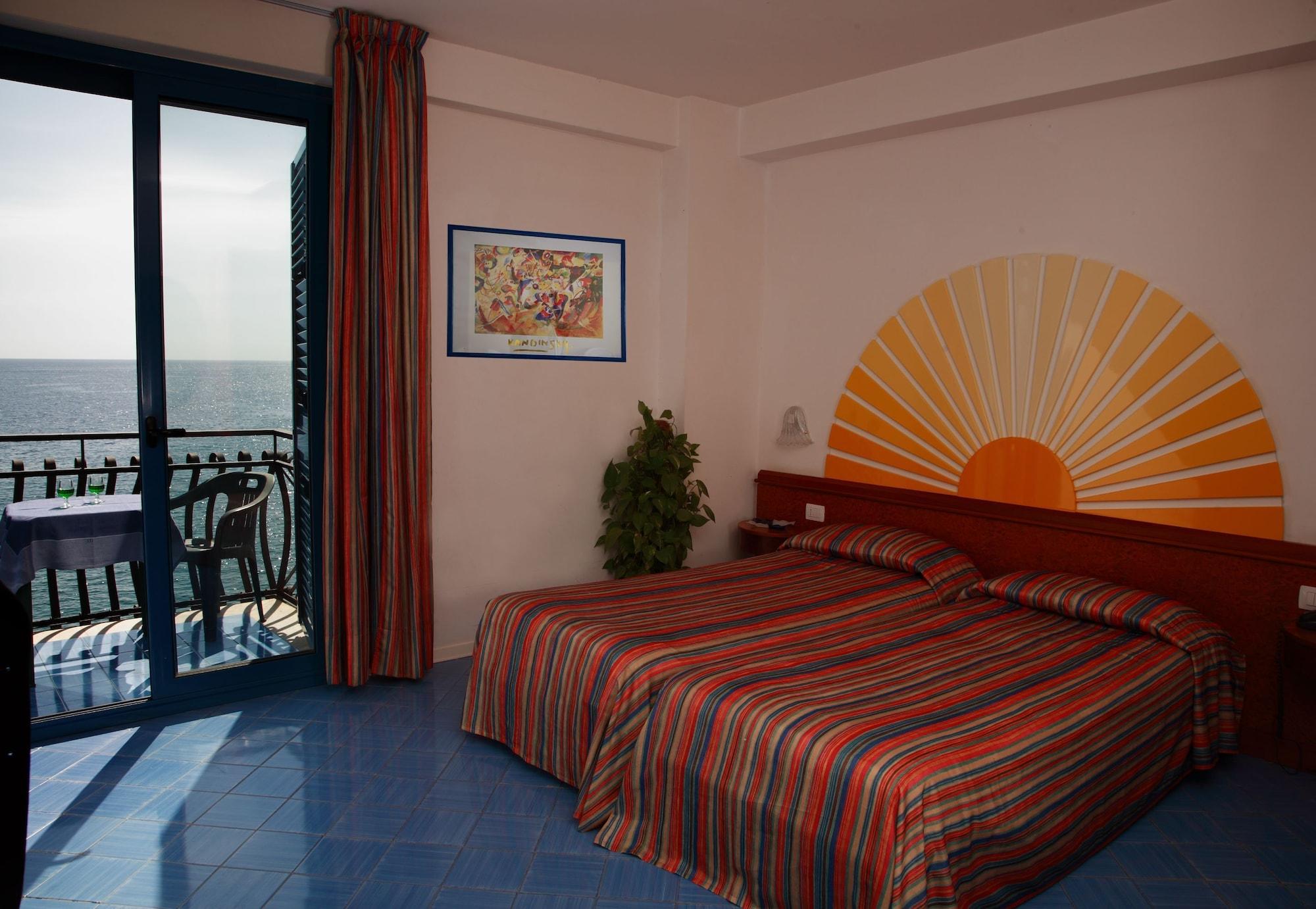Baia Degli Dei Apartment Giardini Naxos Ngoại thất bức ảnh